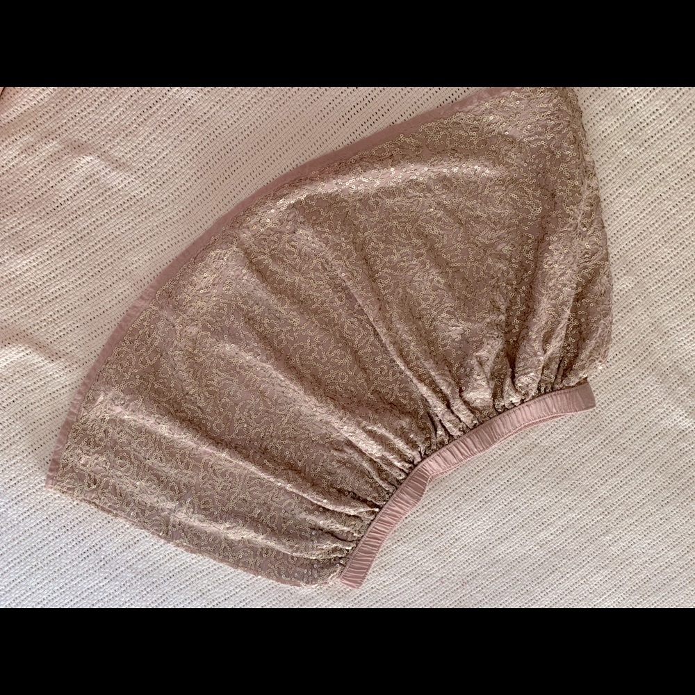 Skirt with stretchy waistband. Got it from Aerie.